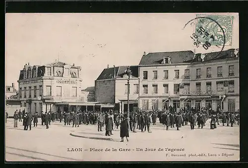 AK Laon, Place de la Gare, un Jour de l'agence