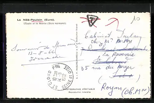 AK La Nöe-Poulain, l'Ecole et la Mairie