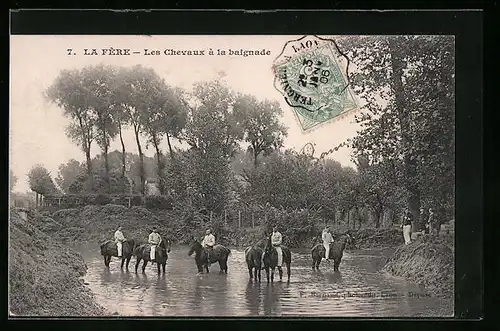 AK La Fère, les Chevaux à la baignade