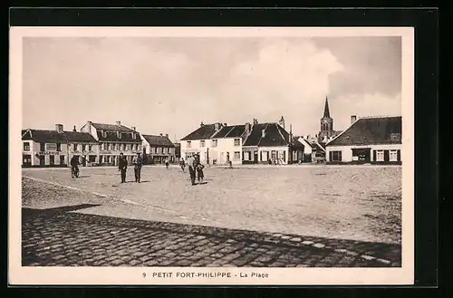 AK Petit-Fort-Philippe, La Place