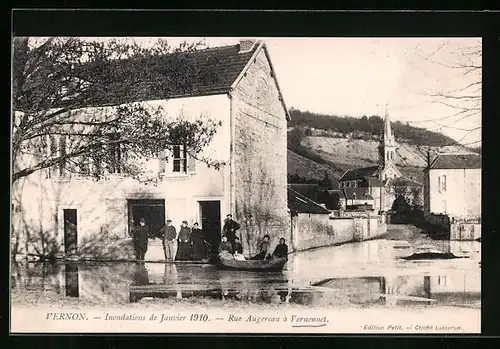 AK Vernon, Inondations de 1910, Rue Augereau à Vernonnet, Strassenpartie bei Hochwasser