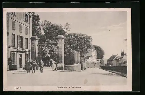 AK Laon, Entrée de la Préfecture