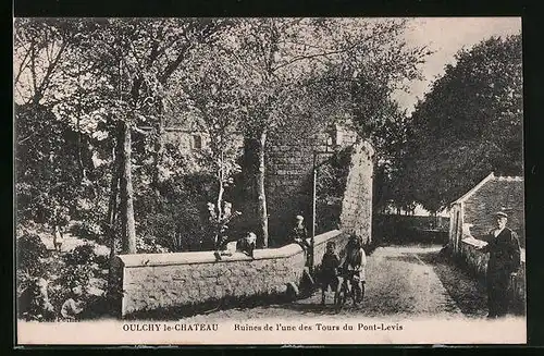 AK Oulchy-le-Chateau, Ruines de l'une des Tours du Pont-Levis