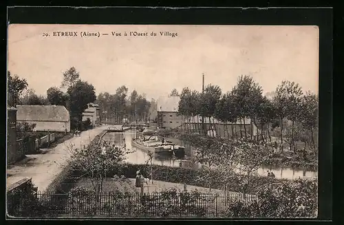 AK Etreux, Vue à l'Ouest du Village