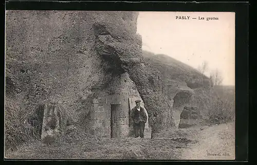 AK Pasly, Les grottes