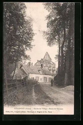 AK Longpont, Entrée du Village, Route de Soissons