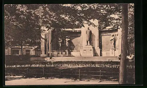 AK Essen, Limbecker Platz mit Krupp-Denkmal