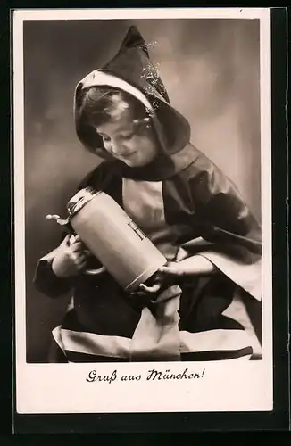 AK München, Münchner Kindl mit einem Bierkrug