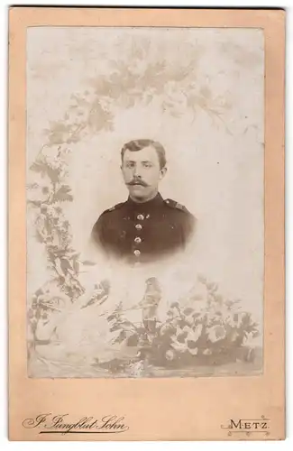 Fotografie J. Jungblut Sohn, Metz, Gartenstr. 10, Portrait eines Soldaten des 130. Rgts. in Uniform