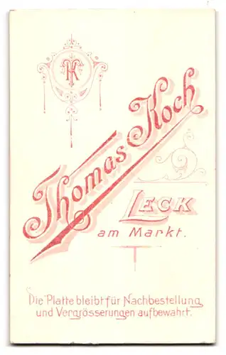 Fotografie Thomas Koch, Leck, Am Markt, Junge blonde Frau im Rüschenkleid