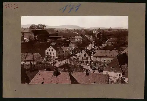 Fotografie Brück & Sohn Meissen, Ansicht Panschwitz bei Kamenz i. Sa, Ortsansicht mit Autos vor dem Warenhaus