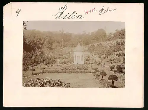 Fotografie Brück & Sohn Meissen, Ansicht Bilin, Blick auf die Josefsquelle in den Kurpark Anlagen