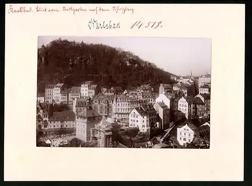 Fotografie Brück & Sohn Meissen, Ansicht Karlsbad, Teilansicht der Stadt mit Starksche Buchhandlung, Dachdecker