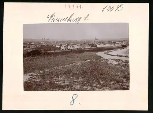 Fotografie Brück & Sohn Meissen, Ansicht Naumburg a. d. Saale, Fernansicht auf die Stadt mit Kirchtürmen