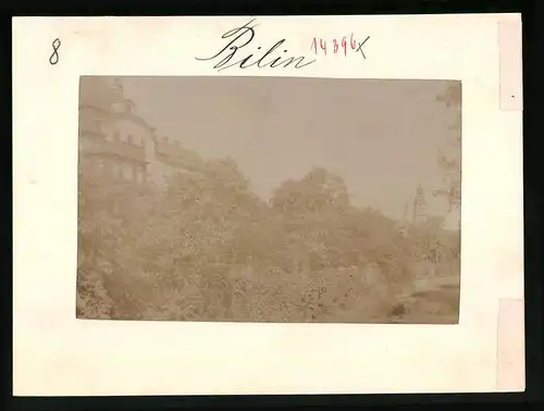 Fotografie Brück & Sohn Meissen, Ansicht Bilin, Partie an der Biela mit Blick zur Kirche