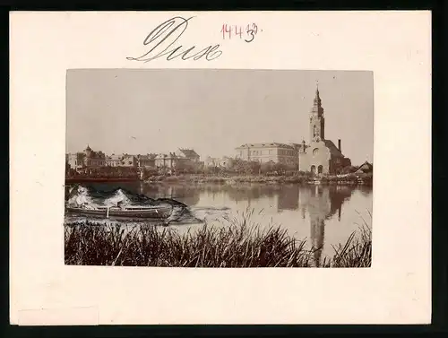 Fotografie Brück & Sohn Meissen, Ansicht Dux, Blick vom Barbarateich auf die Stadt, mit montiertem Ruderboot