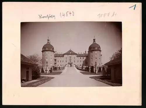 Fotografie Brück & Sohn Meissen, Ansicht Moritzburg, Auffahrt zum Jagdschloss Moritzburg