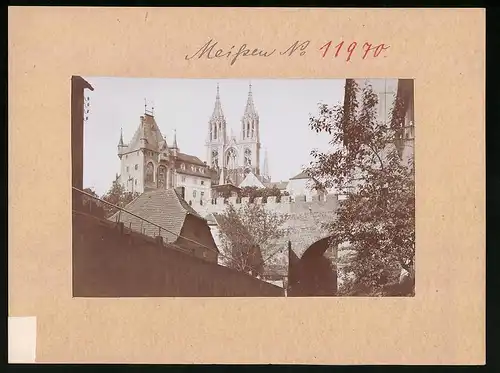 Fotografie Brück & Sohn Meissen, Ansicht Meissen i. Sa., Blick vom Hohlweg auf Brücke, Wagners Weinstube, Domtürme