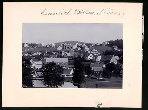 Fotografie Brück & Sohn Meissen, Ansicht Einsiedel / Böhmen, Ortsansicht mit Dorfteich