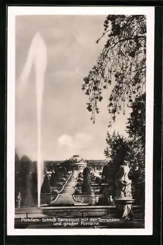 AK Potsdam, Schloss Sanssoouci mit Terrassen und grosser Fontaine