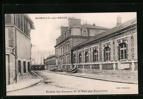 AK Romilly-sur-Seine, Ecoles des Garcons de la Rue des Fontaines