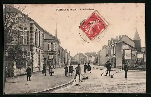 AK Romilly-sur-Seine, Rue Gambetta