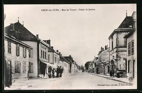 AK Arcis-sur-Aube, Rue de Troyes, Palais de Justice