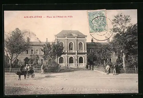 AK Aix-en-Othe, Place de l`Hôtel-de-Ville