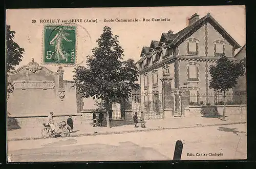 AK Romilly-Sur-Seine, Ecole Communale, Rue Gambetta