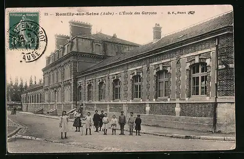 AK Romilly-sur Seine, L'Ecole des Garcons