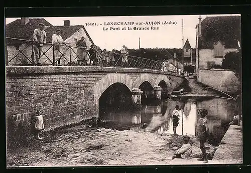 AK Longchamp-sur-Aujon, Le Pont et la Grande Rue