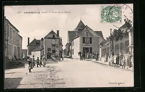 AK Landreville, Place de la Mairie