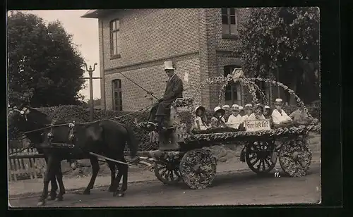 Foto-AK Malente-Gremsmühlen, Wagenblumenkorso im Sommer 1928, Festwagen