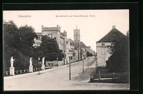 AK Neustrelitz, Schlossstrasse und Erbgrossherzogl. Palais