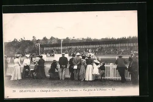 AK Deauville, Champ de Courses, Les Tribunes, Vue prise de la Pelouse