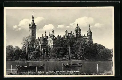 AK Schwerin /Meckl., Schloss mit Burggarten, Segelboote