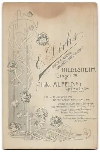 Fotografie E. Dirks, Hildesheim, Zingel 29, Junges Paar in hübscher Kleidung