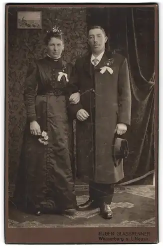 Fotografie Eugen Glasbrenner, Wasserburg a. I., Neustr., Bürgerliches Paar in hübscher Kleidung