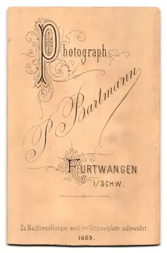 Fotografie P. Bartmann, Furtwangen i. Schw., aufgewecktes Mädchen mit Kette