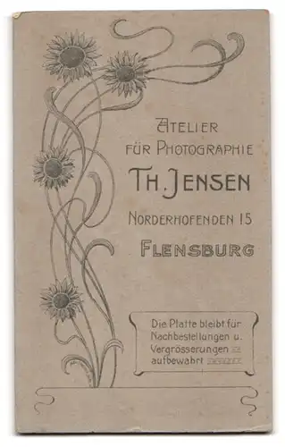 Fotografie Th. Jensen, Flensburg, Norderhofenden 15, Junge Frau mit zurückgestecktem Haar