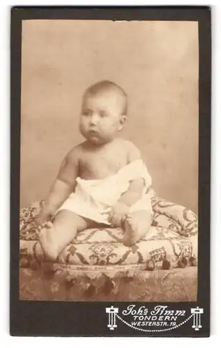 Fotografie Johs. Timm, Tondern, Westerstr. 19, Süsses Baby mit Pausbäckchen