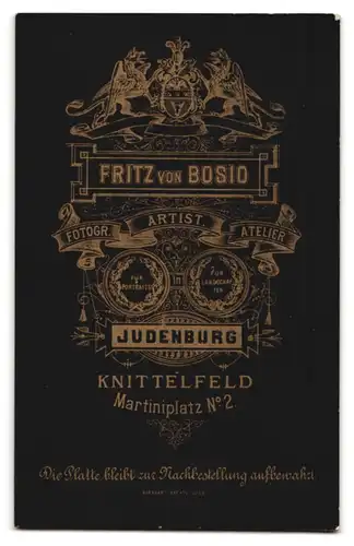 Fotografie Fritz von Bosio, Knittelfeld, Martiniplatz 2, Charmanter Herr im Anzug