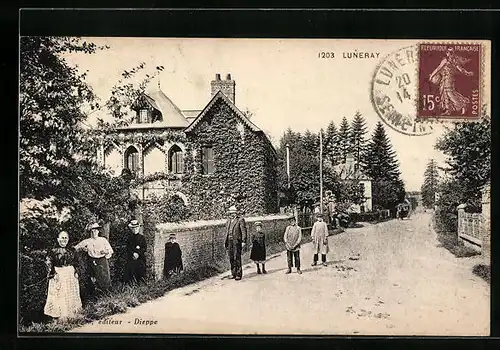 AK Luneray, Einwohner auf einer Strasse