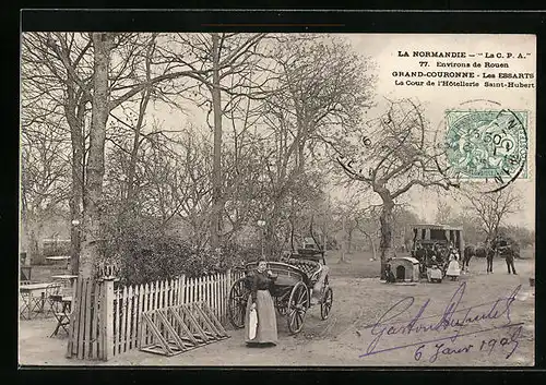 AK Grand-Couronne, Les Essarts, La Cour de l`Hotellerie Saint-Hubert