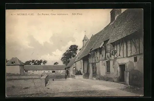 AK Mesnil-Val, La Ferme, Cour intérieure