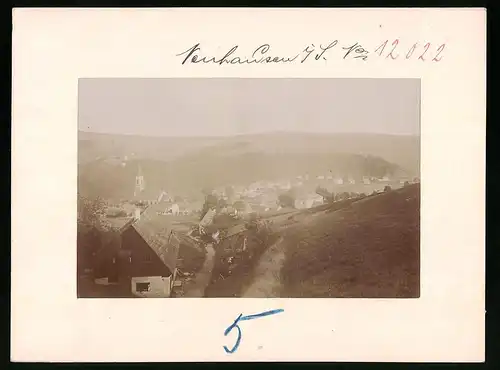 Fotografie Brück & Sohn Meissen, Ansicht Neuhausen i. Erzg., Blick auf den Ort mit Kirche