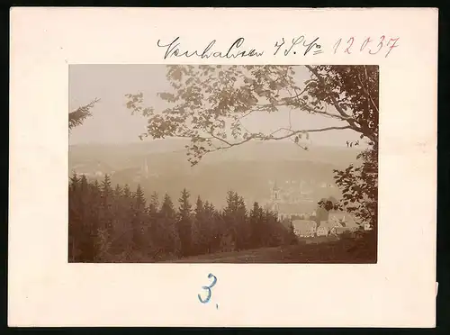 Fotografie Brück & Sohn Meissen, Ansicht Neuhausen i. Erzg., Blick auf den Ort mit Schloss Purschenstein