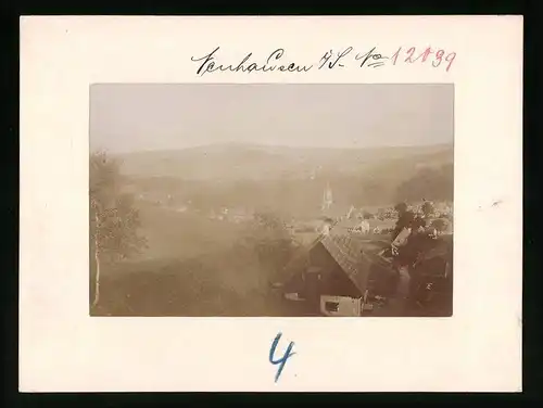 Fotografie Brück & Sohn Meissen, Ansicht Neuhausen i. Erzg., Blick auf den Ort mit Kirche