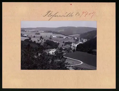 Fotografie Brück & Sohn Meissen, Ansicht Flossmühle i. Erzg., Blick auf den Ort mit Fabrikgebäude