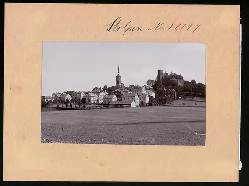 Fotografie Brück & Sohn Meissen, Ansicht Stolpen i. Sa., Blick auf den Ort mit Schloss und Kirche